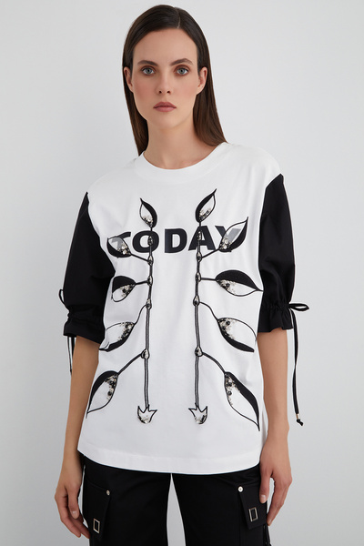 GİZİA Kolu Büzülebilir Bağcık Detaylı Ön Beden Baskılı Tshırt