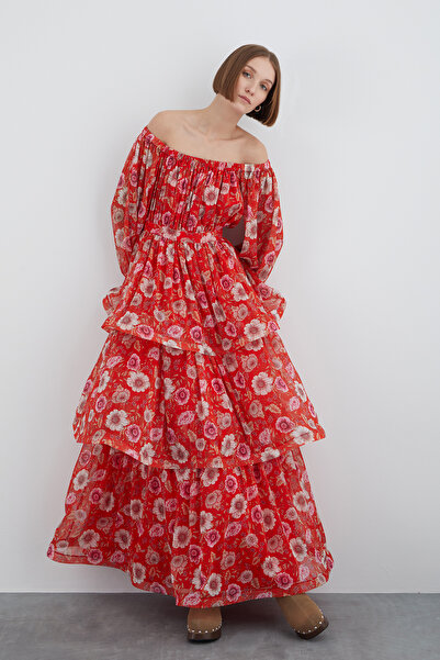 GİZİA Lastikli Kayık Yaka Kat Kat Çiçek Desenli Kırmızı Elbise