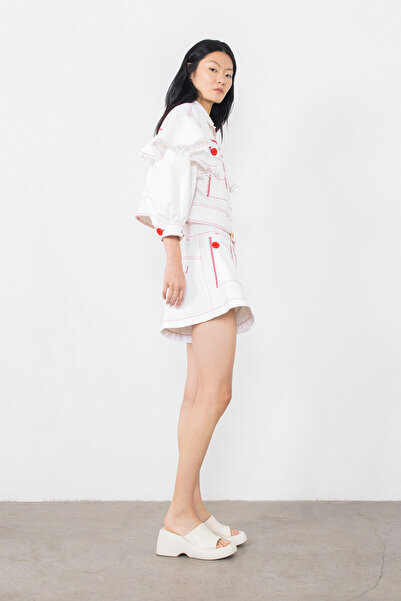 GİZİA Kırmızı Dikiş Detaylı Beyaz Jean Şort