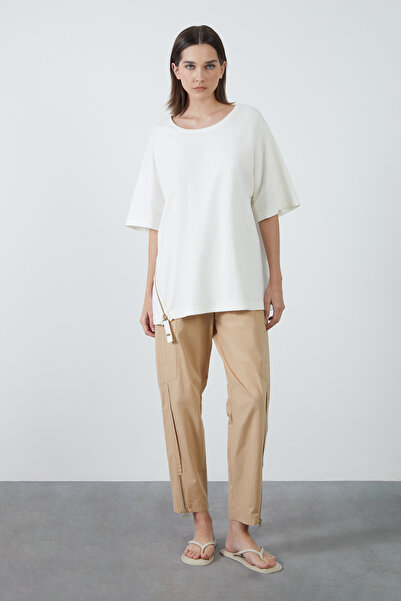 GİZİA Önü Fermuar Detaylı Bisiklet Yaka Ekru Tişört