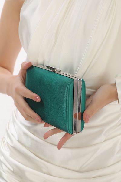 womenacs Rochie de seară din țesătură satinată de culoare verde iarbă Geantă pentru femei pentru mână și curea lungă (curea cu lanț)