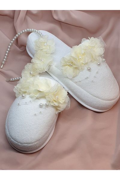Melkady Aksesuar Melkady 233lkr - Floral Maternity Slippers and Pearl Crown Set (Piece of 2)