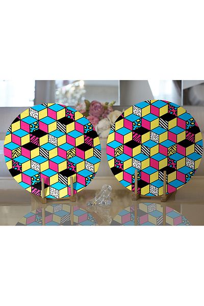 Realhomes Farfurie rotundă modernă cu model geometric cub modern din 2 bucăți și pat de loc pe podea colorată