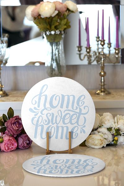 Realhomes Σετ 2 μοντέρνων στρογγυλών πιάτων και σουβέρ Blue Home Sweet Home
