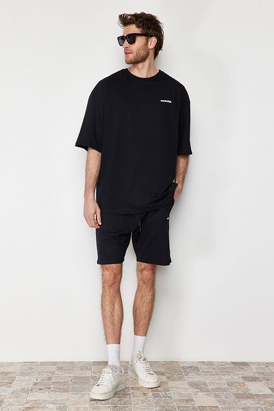 Trendyol Collection Schwarzes, übergroßes Trainingsanzug-Set mit Aufdruck – 100 % Baumwolle TMNSS24EM00003