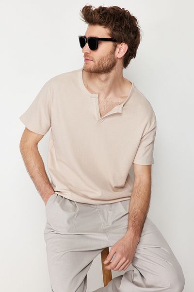 Trendyol Collection T-shirt με υφή Apache γιακά 100% βαμβακερό - κανονική εφαρμογή TMNSS24TS00064