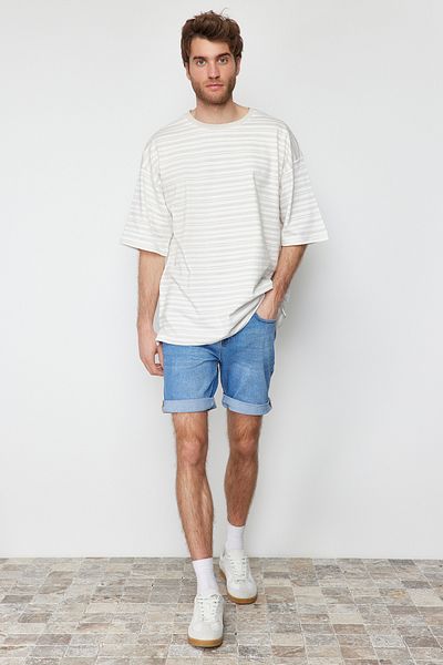 Trendyol Collection TMNSS21SR0486 Modell Blaue Skinny Fit Jeansshorts