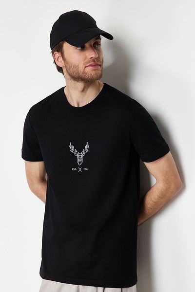 Trendyol Collection Μαύρο T-Shirt από 100% βαμβάκι με κέντημα ελάφι - Regular Fit TMNSS24TS00165