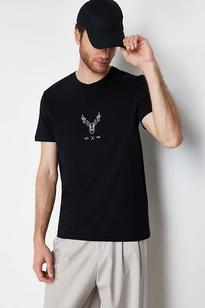 Trendyol Collection Μαύρο T-Shirt από 100% βαμβάκι με κέντημα ελάφι - Regular Fit TMNSS24TS00165