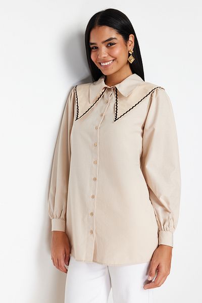 Trendyol Modest Baumwoll-Gewebtes Hemd mit Steinkragen und Detail TCTSS24TG00009