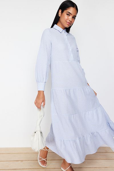 Trendyol Modest Blaues, gewebtes Kleid mit Hemdkragen, gestreift und gefüttert TCTSS24EB00055