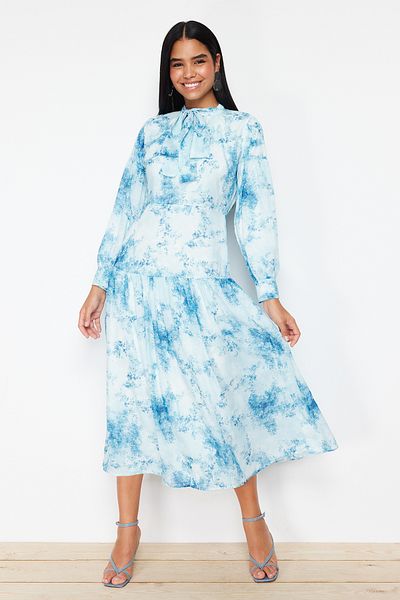 Trendyol Modest Modré lemované tkané šaty s květinovým vzorem TCTSS24EB00075