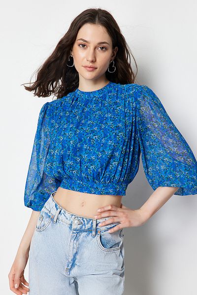 Trendyol Collection Bluză crop florală albastră cu guler ridicat - TWOSS23BZ00397