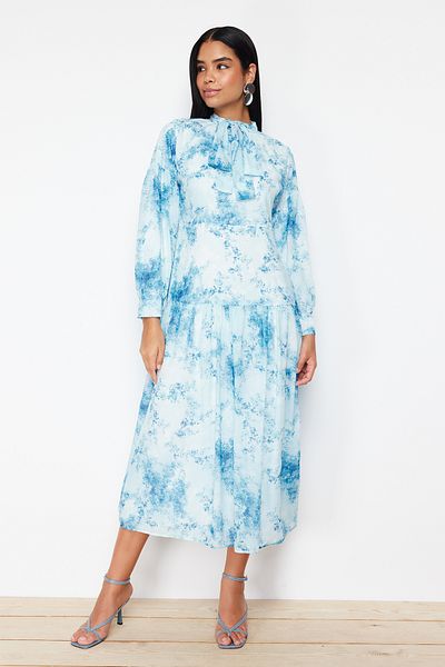 Trendyol Modest Modré lemované tkané šaty s květinovým vzorem TCTSS24EB00075