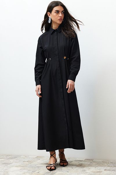 Trendyol Modest Černé tkané košilové šaty s detailem příslušenství v pase TCTSS24EB00142