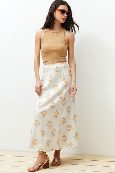 Trendyol Collection Ecrufarbener, floral gemusterter A-Linien-Rock in Midi-Länge aus gewebtem Leinengemisch TWOSS24ET00105