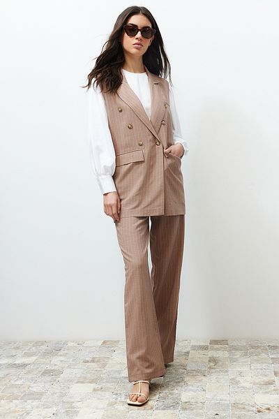 Trendyol Modest Anzug aus nerzfarbenem, gestreiftem Stoff, Weste, Hose, gewebter Unterteil und Oberteil TCTSS24US00031