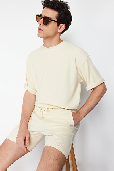 Trendyol Collection Ecru středně dlouhé texturované nemačkavé šortky – pravidelný střih TMNSS23SR00039