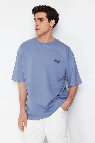 Trendyol Collection Lilac Unisex oversize/široký střih načechraný zadní potisk Tričko ze 100% bavlny TMNSS24TS00032