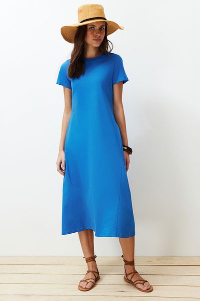 Trendyol Collection Saks Premium Strick-Midikleid in A-Linie mit Rundhalsausschnitt und Taschen TWOSS24EL00169
