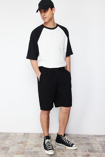 Trendyol Collection Regular Fit Black Denim Shorts - Elastic Waist TMNSS24SR00028