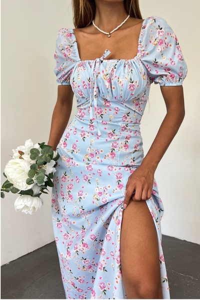 lovebox Damska sukienka z kwiatowym wzorem i sznurowanym kołnierzem. Arbuzowe rękawy z rozcięciem i szczegółową sukienką 5039