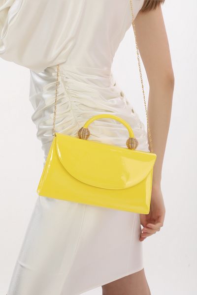 womenacs Rochie de seară din piele lacuită strălucitoare de culoare galbenă Geantă pentru femei pentru mână și curea lungă (curea cu lanț)