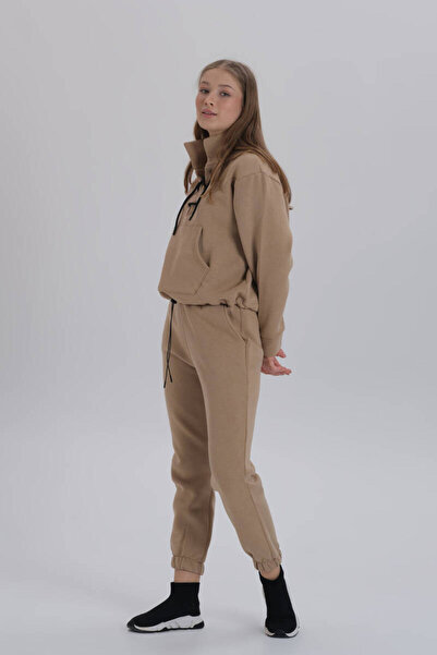 DAVID&GERENZO Σετ αθλητική φόρμα μπεζ με δαντέλα με λεπτομέρεια με ραβδώσεις