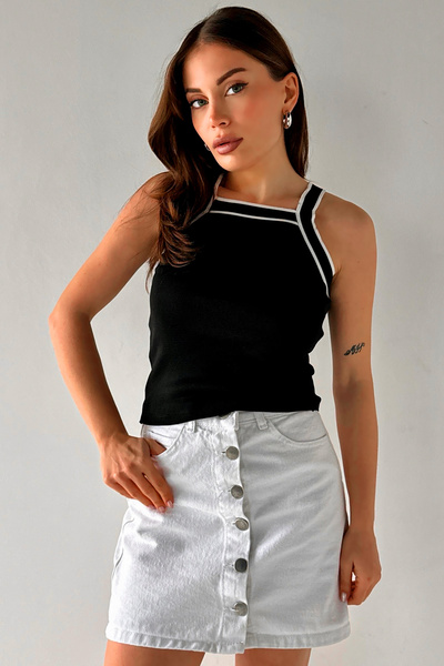 MODAGEN Halter Collar Black Crop