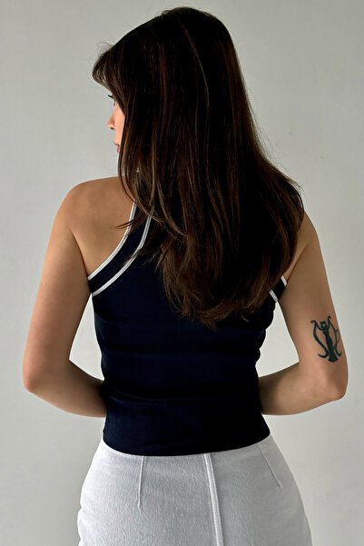 MODAGEN Halter Collar Black Crop