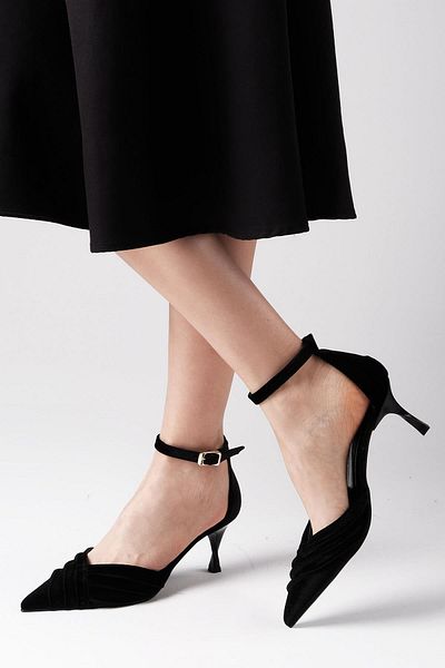Mio Gusto Dina Schwarze Damenschuhe mit Absatz aus Samtstoff