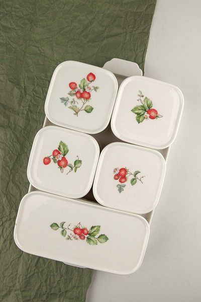 Bursa Porselen Dekor Strawberry 5 pcs with porcelain lid for breakfast