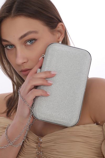 womenacs Ασημί χρώμα Breast μοτίβο βραδινό φόρεμα Portfolio Clutch Γυναικεία τσάντα χειρός και μακρύ λουράκι