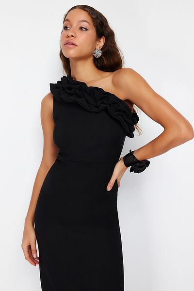 Trendyol Collection Czarna podszyta falbaną, tkana, długa, elegancka wieczorowa sukienka na zakończenie szkoły TPRSS21AE0044