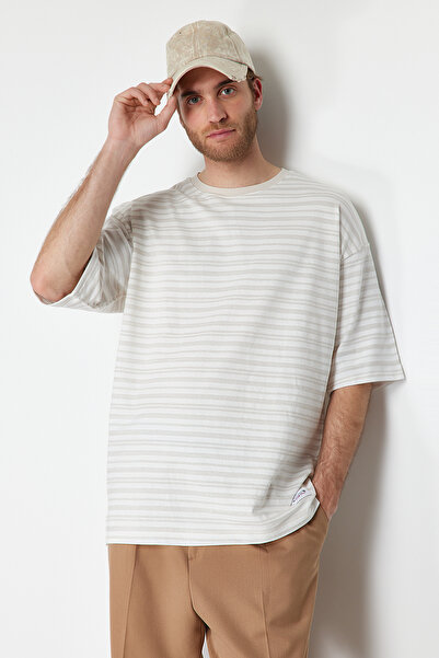 Trendyol Collection Tricou cu mânecă scurtă supradimensionat în dungi ecru - TMNSS24TS00161