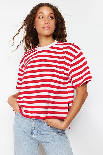 Trendyol Collection Piros csíkos 100% pamut aszimmetrikus laza/lazított szabású kötött póló TWOSS24TS00058