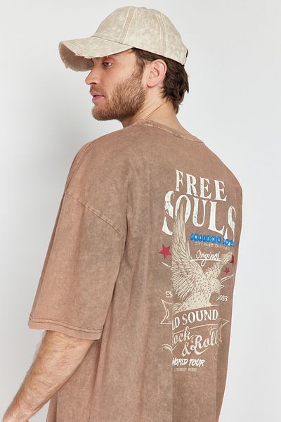 Trendyol Collection Καφέ Oversize Eagle εμπριμέ βαμβακερό μπλουζάκι - TMNSS24TS00006