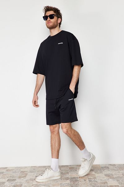 Trendyol Collection Schwarzes, übergroßes Trainingsanzug-Set mit Aufdruck – 100 % Baumwolle TMNSS24EM00003