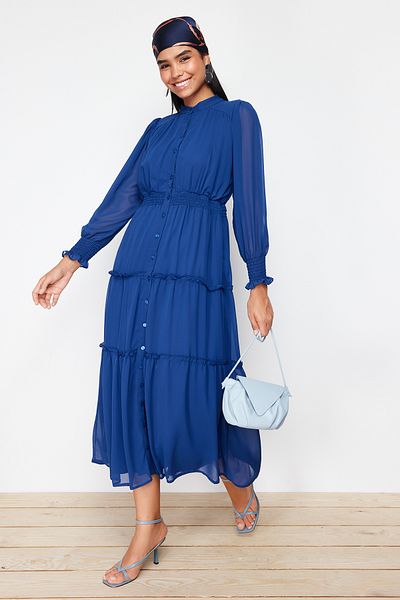 Trendyol Modest Podšívané šifonové tkané košilové šaty s indigovými rukávy a lemovaným detailem v pase TCTSS24EB00046