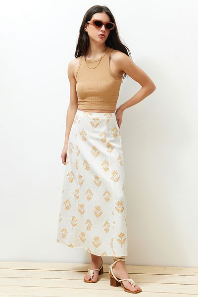 Trendyol Collection Ecrufarbener, floral gemusterter A-Linien-Rock in Midi-Länge aus gewebtem Leinengemisch TWOSS24ET00105