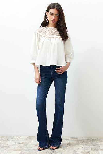 Trendyol Collection Ecru krajka detailně tkaná halenka z mušelínu TWOSS24BZ00352