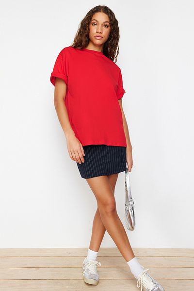 Trendyol Collection Rotes, weites T-Shirt mit Rundhalsausschnitt, 100 % Baumwolle – TWOSS20TS0134
