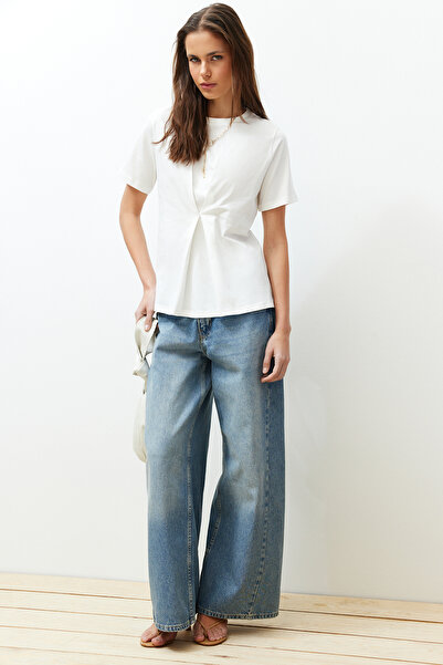 Kolekcia Trendyol Ecru predný detail plisovaný detail Regular/Normal Fit Crew Neck Pletená blúzka TWOSS24BZ00302