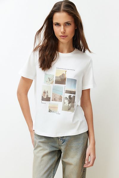 Trendyol Collection Ecru 100% bavlna na šířku s potiskem Regular/Regular Fit Pletené tričko s krátkým rukávem TWOSS24TS00062