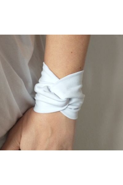 es moda shop Jade twisted wrist cuff white