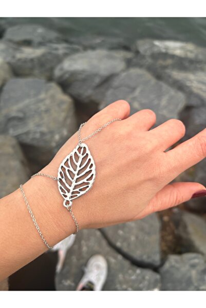 pop up store Silver Color Leaf Detail Hand Accessory