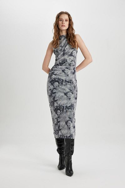 DeFacto Ärmelloses, figurbetontes Midikleid mit Rundhalsausschnitt und Batikmuster – C5076ax24sp