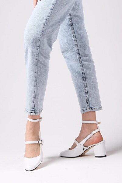 Mio Gusto Inessa White Color Open Back Women's Heeled Shoes