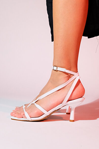 LuviShoes Bílé dámské sandály na podpatku MIAS