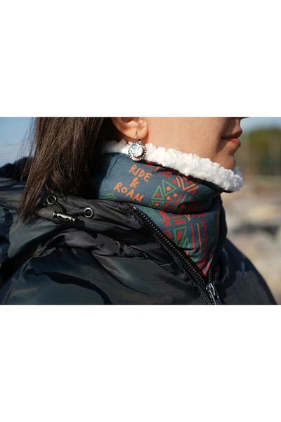 Ride and Roam Festive Neck Collar